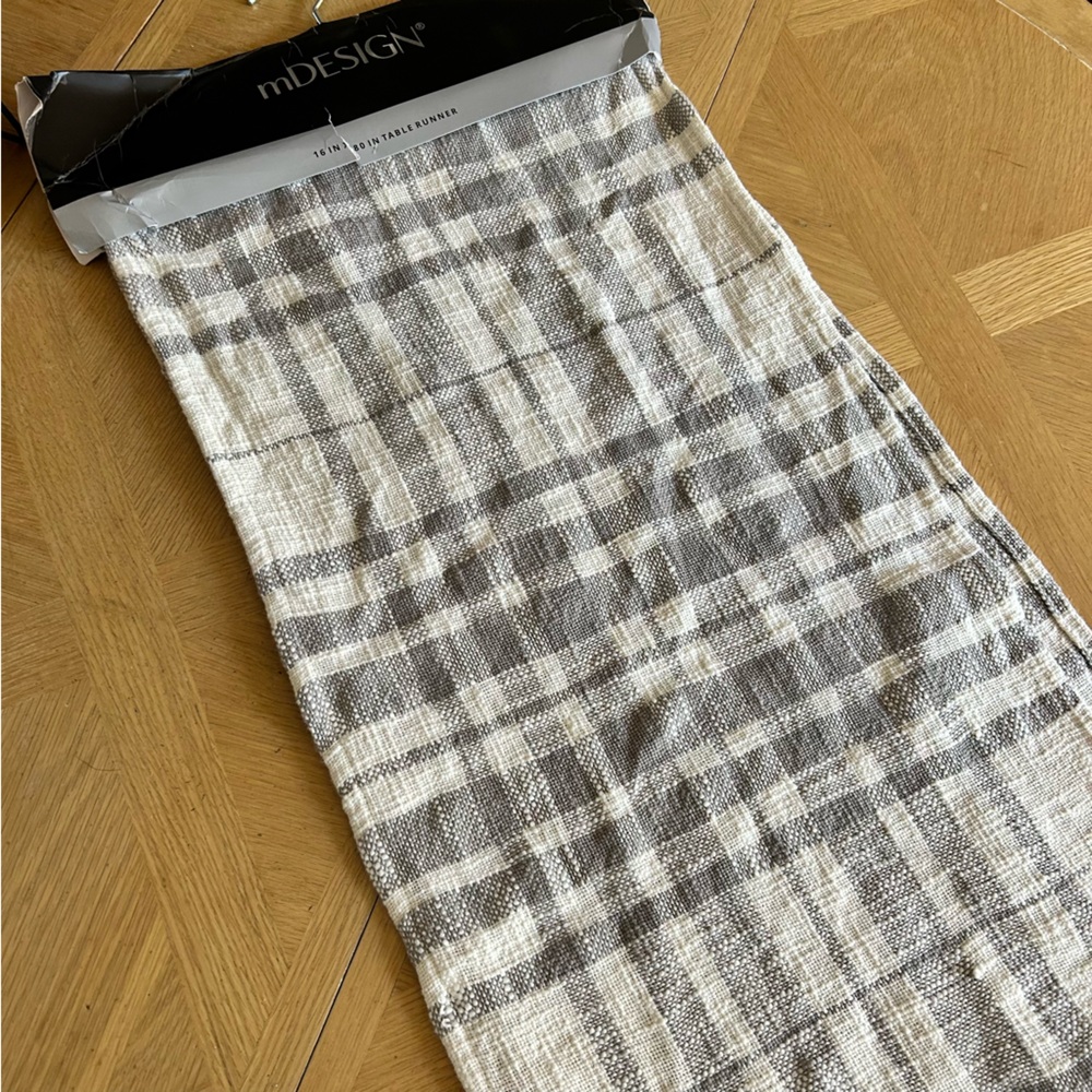 NWT Mdesign  Cotton‎ Grey and White Table Runner - Picture 5 of 7